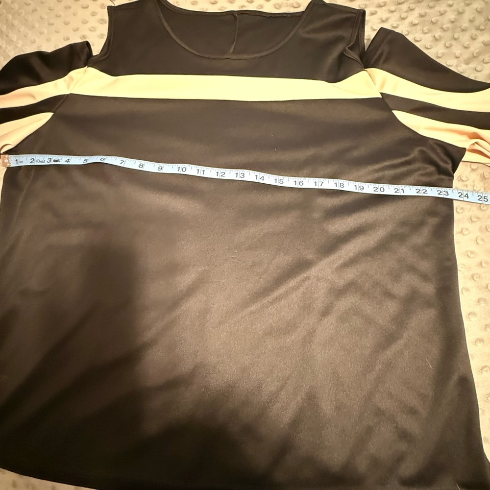Black and Cream Women's Top - Picture 4 of 6